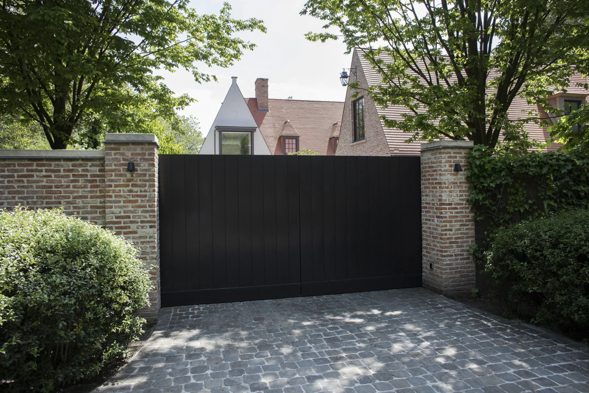 Inspiration-portail-Pouleyn-aluminium-bois-alu-0116 Portail aluminium Pouleyn