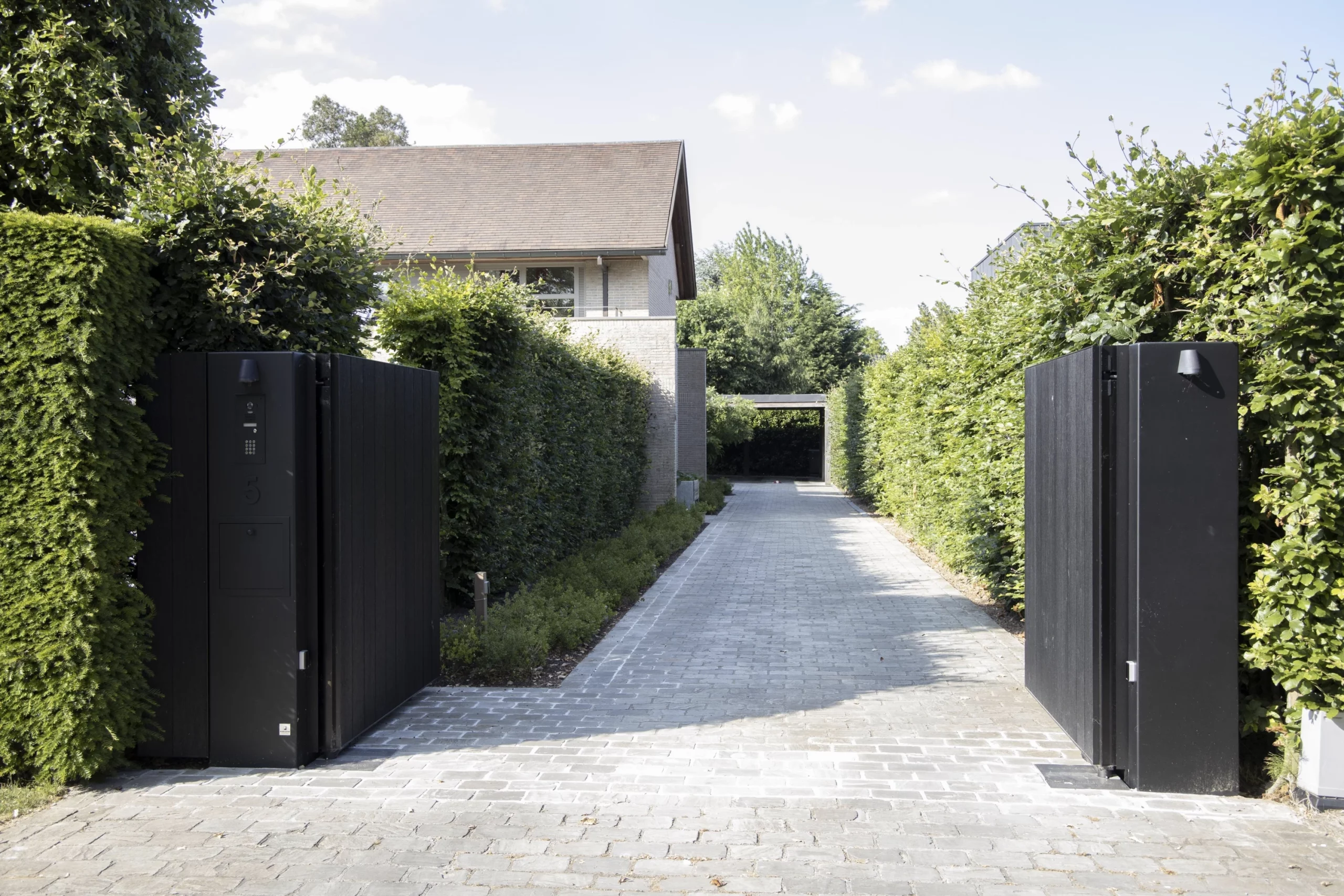Inspiration-portail-Pouleyn-aluminium-bois-alu-0123 Portails Pouleyn