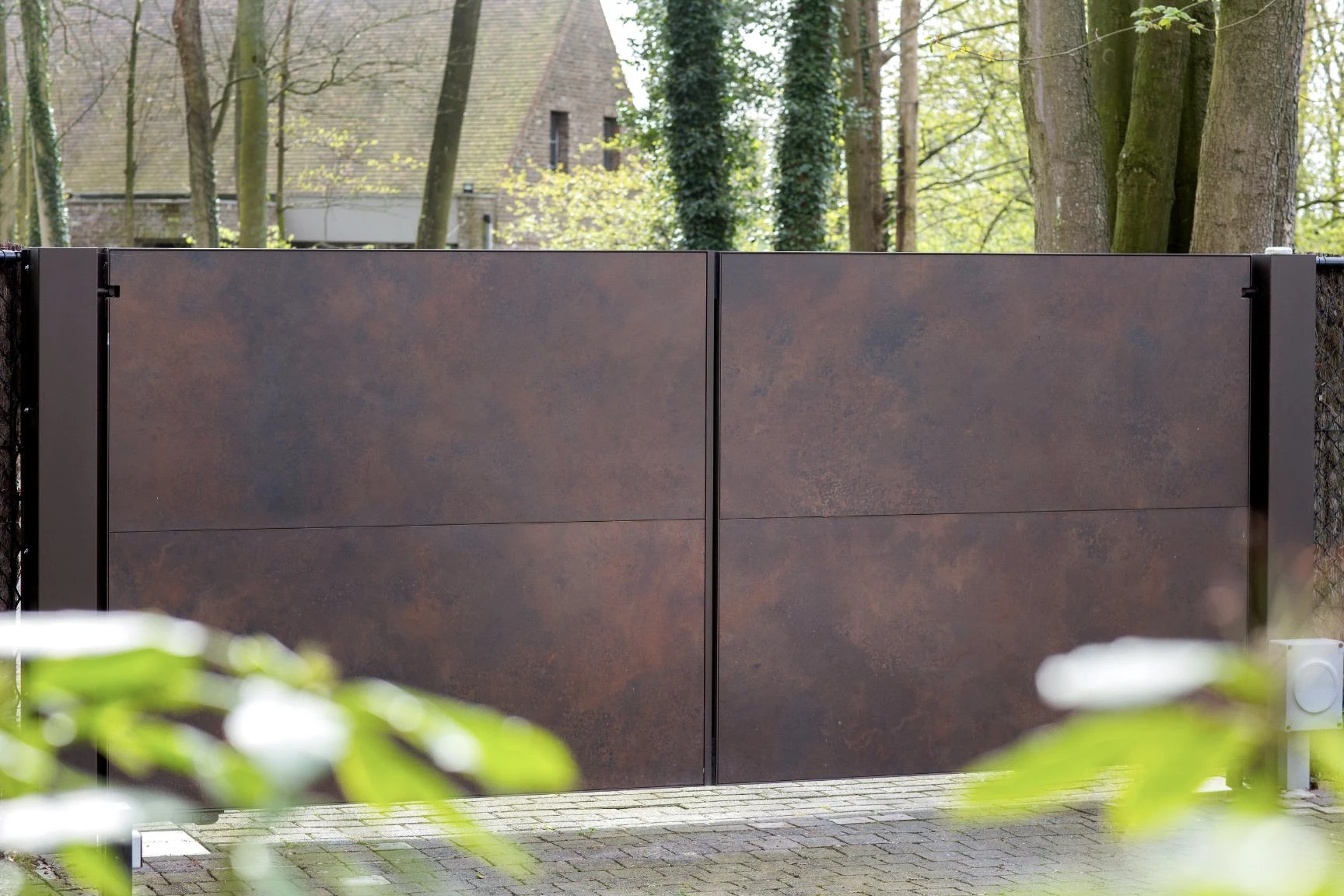 Inspiration-portail-Pouleyn-aluminium-bois-alu-038 Portails Pouleyn